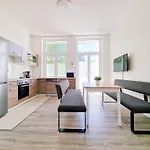 Apartment Tolstov - 3 Mit Balkon - 15 Min Zur Messe Dus *