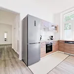 Tolstov Apartments - 3 Zimmer Wohnungen Mit Balkon - 15 Min Zur Messe Dus