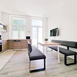 Tolstov Apartments - 3 Zimmer Wohnungen Mit Balkon - 15 Min Zur Messe Dus