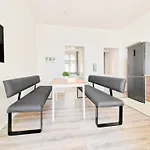 Apartment Tolstov - 3 Mit Balkon - 15 Min Zur Messe Dus *